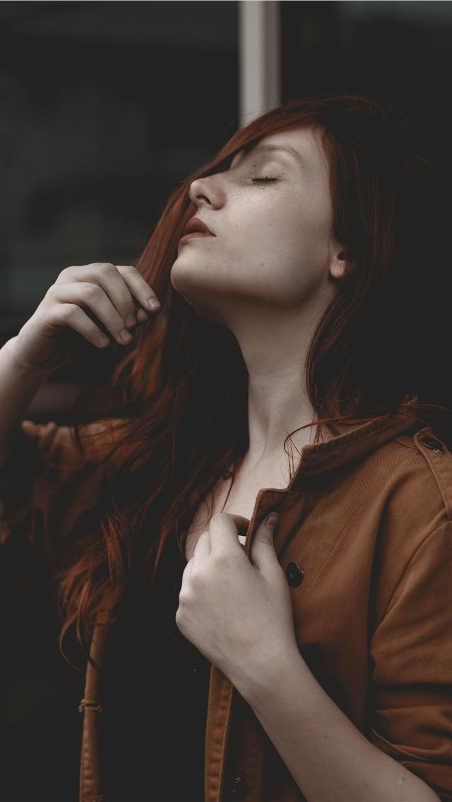 640x1136 Rainy Days - hand iPhone Wallpaper