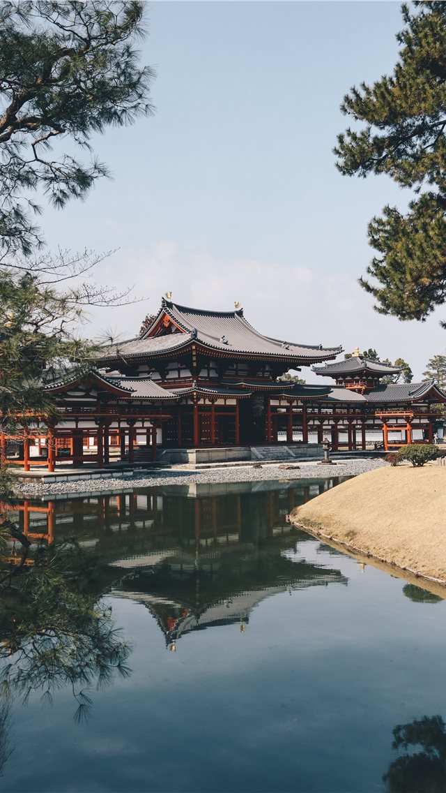 640x1136 Byōdō in (平等院) - lake iPhone Wallpaper