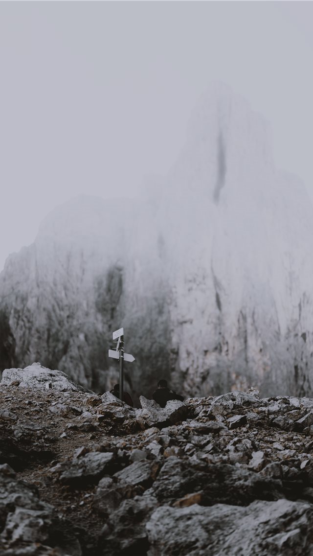 640x1136 Hiking - fog iPhone Wallpaper