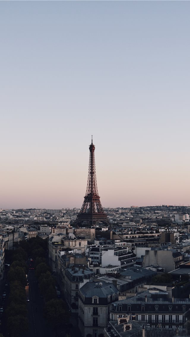 Madame Eiffel at sunset iPhone wallpaper 