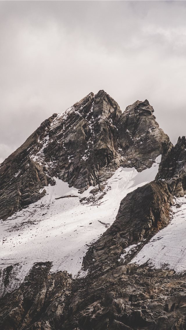 640x1136 Rifugio Marinelli Bombardieri Al Bernina  Italy - vertical wallpaper iPhone Wallpaper