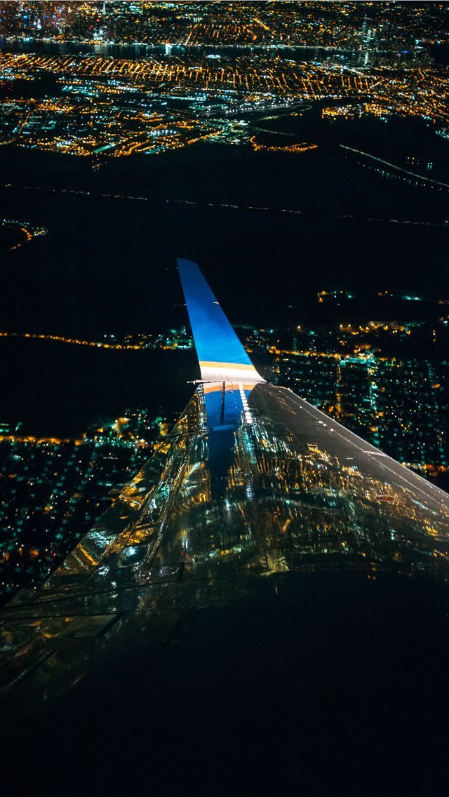 640x1136 Landing into Charleston - reflection iPhone Wallpaper