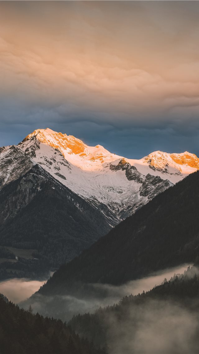 640x1136 Schwarzenstein summit  Zillertal Alps  Italy - sunrise iPhone Wallpaper