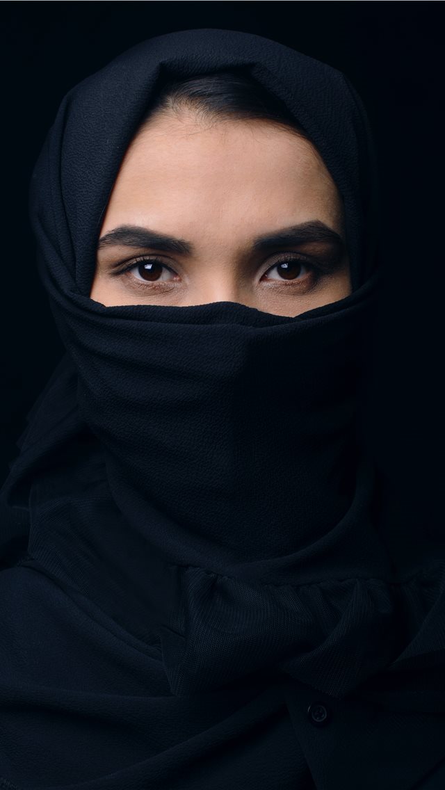 640x1136 woman in black top and headdress - hoodie iPhone Wallpaper