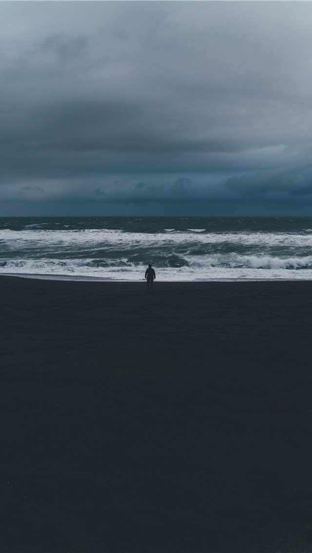 Silhouette and Sea iPhone wallpaper 