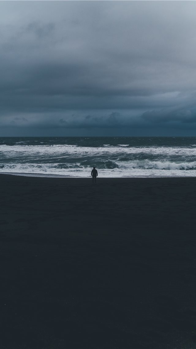 640x1136 Silhouette and Sea - cloudy iPhone Wallpaper