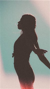 Woman against the sky wallpaper