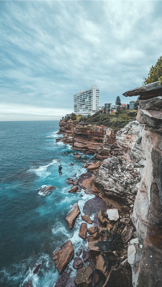 640x1136 Sydney's coastal cliffs are a great spot to Highli... -  iPhone Wallpaper