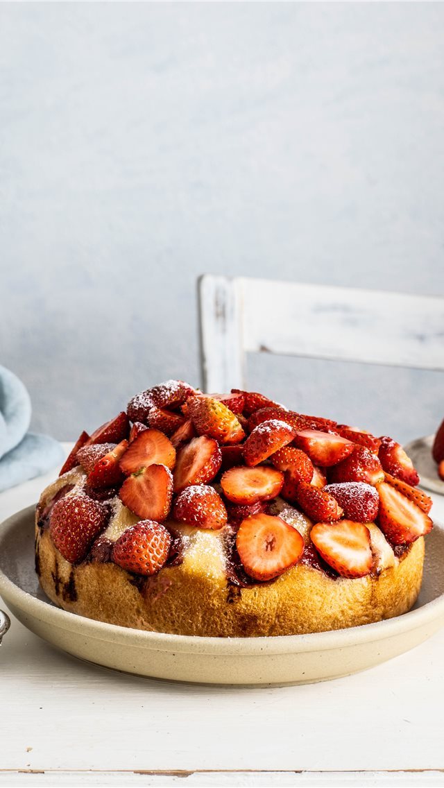 640x1136 Summer strawberry cake - cake iPhone Wallpaper