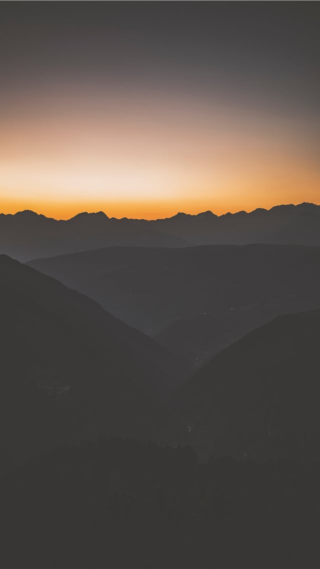 A gradient of the Zillertal Alps! iPhone wallpaper 