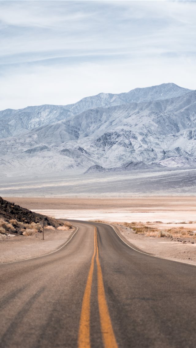 640x1136 On the Badwater Basin  - death valley national park iPhone Wallpaper