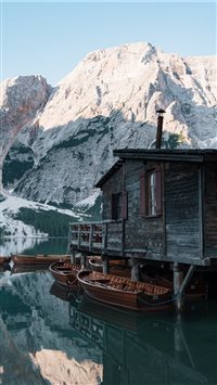 A house in the lake with a few boats wallpaper