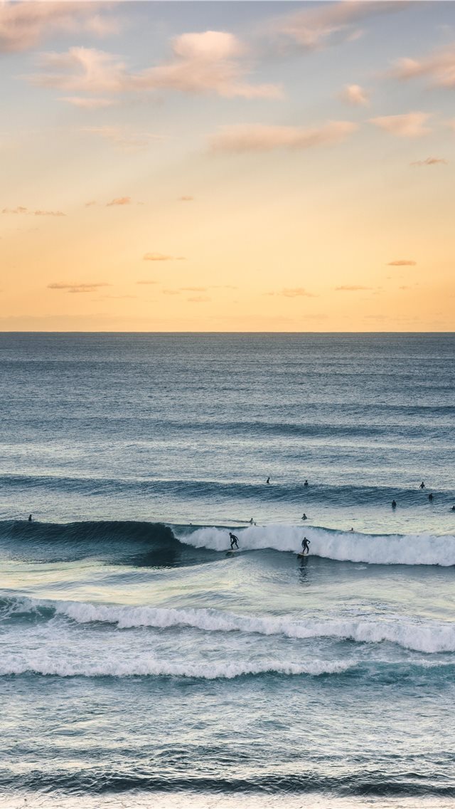 Surfing in Australia iPhone wallpaper 