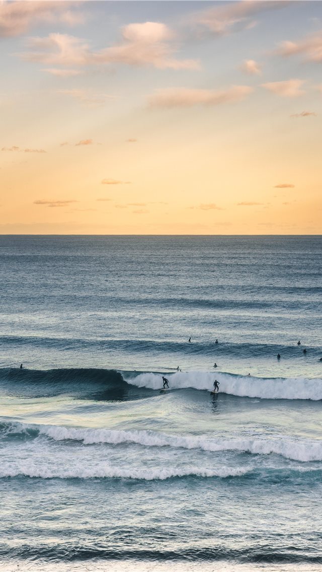 640x1136 Surfing in Australia -  iPhone Wallpaper