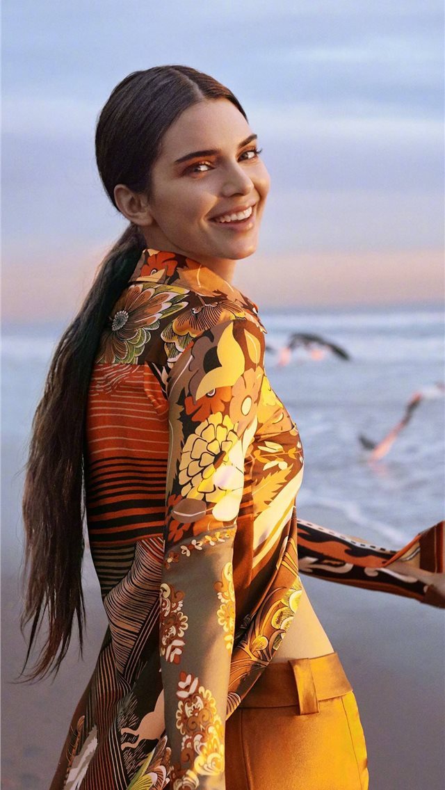 640x1136 kendall jenner smiling 2019 - kendall jenner iPhone Wallpaper