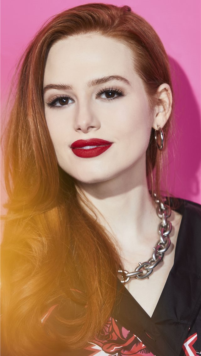 640x1136 madelaine petsch comic con photoshoot - photoshoot iPhone Wallpaper
