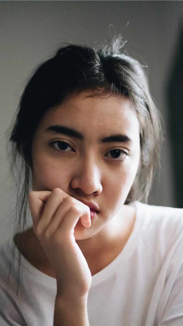 640x1136 portrait of woman wearing white crew neck shirt -  iPhone Wallpaper