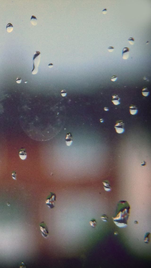 640x1136 Raindrops Artistic - glass iPhone Wallpaper