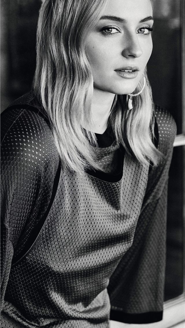 640x1136 sophie turner monochrome 4k 2019 - photoshoot iPhone Wallpaper