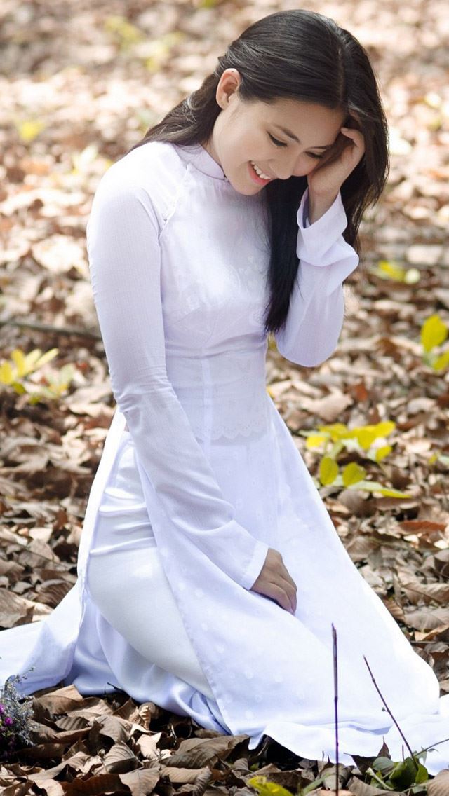 640x1136 Vietnamese girl -  iPhone Wallpaper