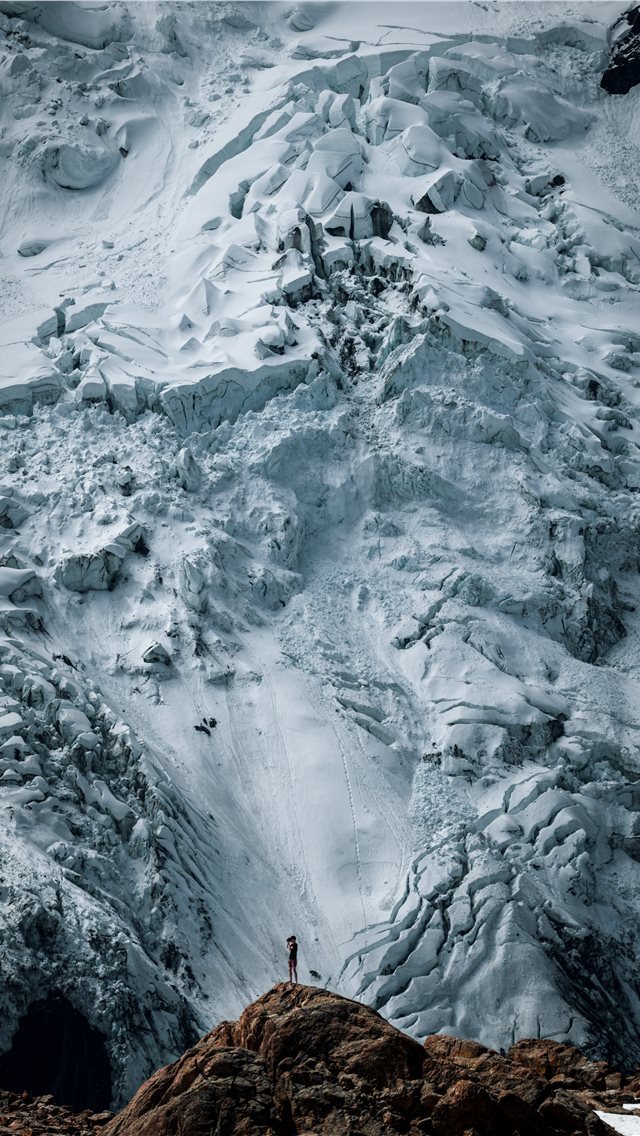 640x1136 white and black floral mattress - sport iPhone Wallpaper