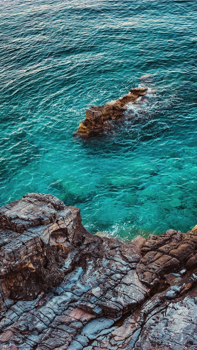 640x1136 birds eye photography of rock formation - scenery iPhone Wallpaper