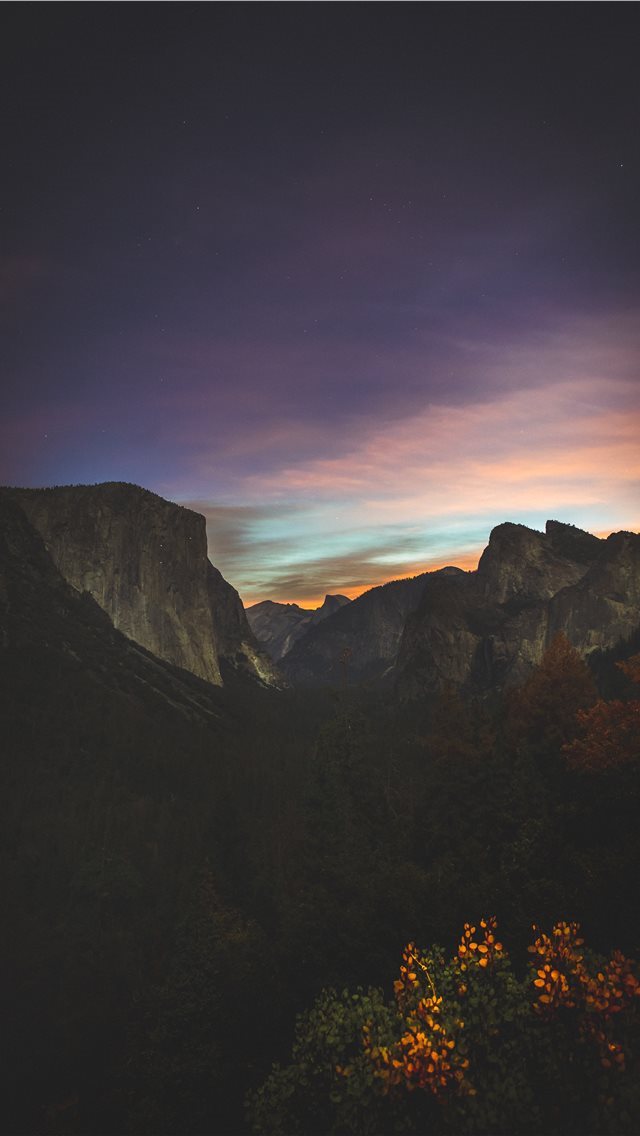 640x1136 tall mountain in night sky - united states iPhone Wallpaper