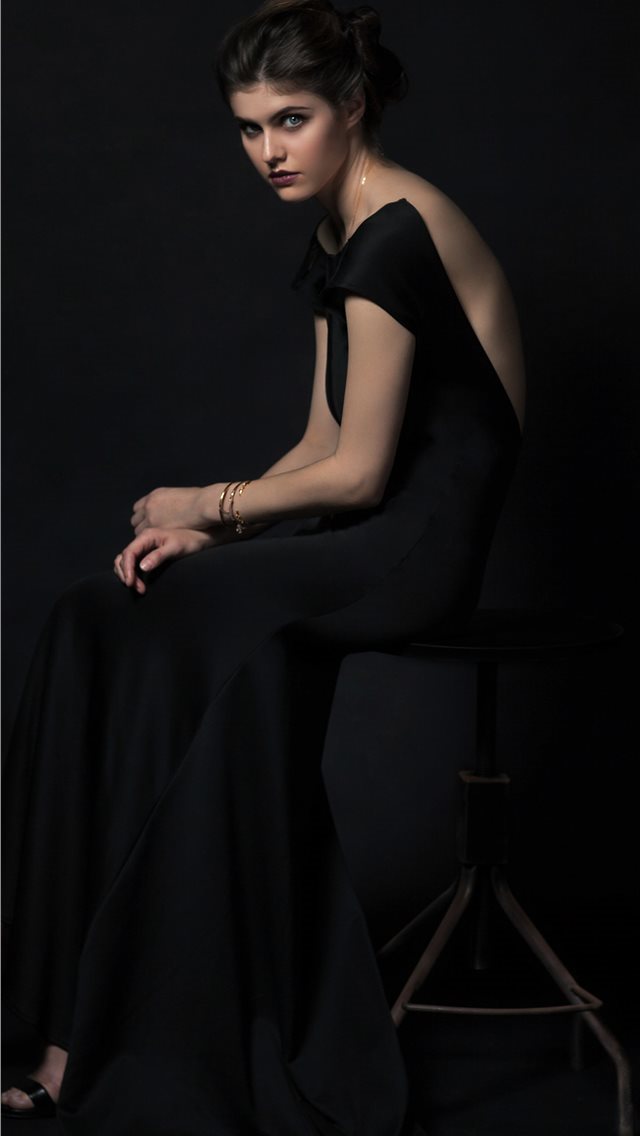 640x1136 2019 alexandra daddario - girls iPhone Wallpaper