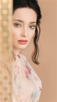 emma dumont 4k wallpaper