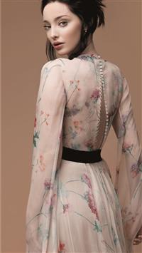 emma dumont for grumpy magazine wallpaper