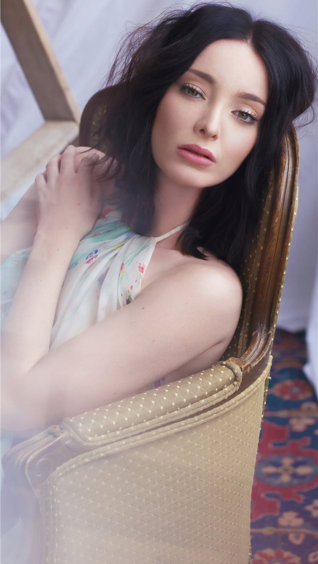 640x1136 emma dumont grumpy magazine 4k -  iPhone Wallpaper