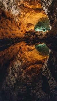 Mirror cave wallpaper