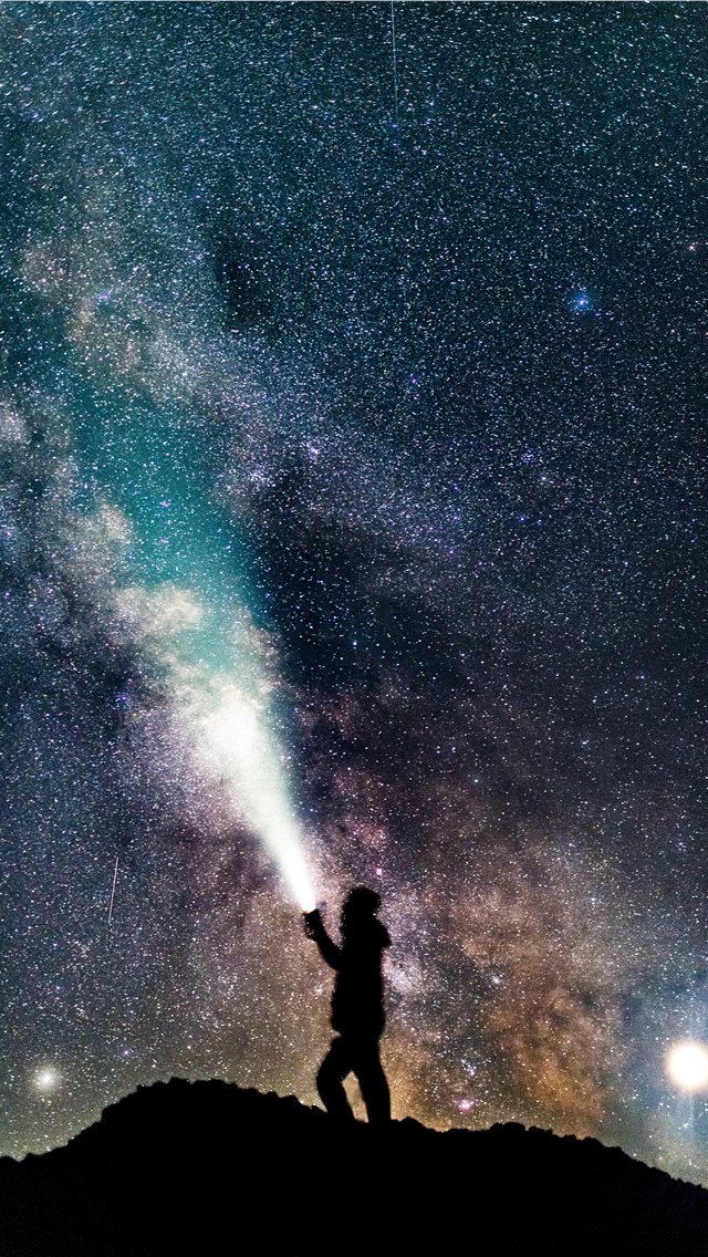 640x1136 a sefie underneath the milky way -  iPhone Wallpaper