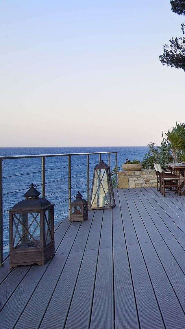 640x1136 Facing the sea - floor iPhone Wallpaper
