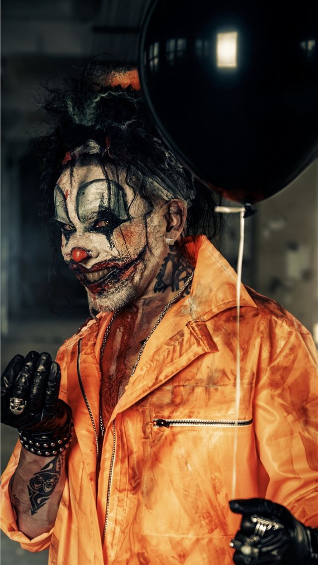 640x1136 halloween guy with balloon 4k -  iPhone Wallpaper