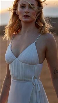 sophie turner lv 2019 wallpaper