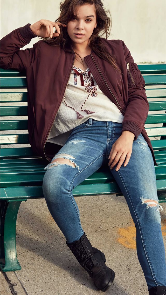 640x1136 hailee steinfeld model 4k 2019 - photoshoot iPhone Wallpaper