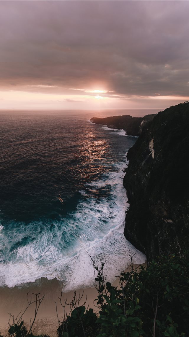 640x1136 seashore across horizon during cloudy sunset - indonesia iPhone Wallpaper