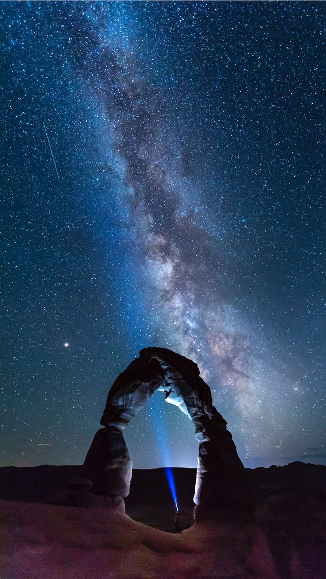 640x1136 natural arch viewing milky way during night time - usa iPhone Wallpaper