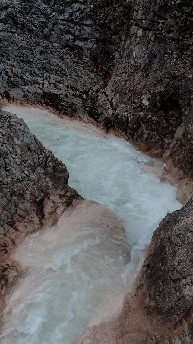 640x1136 river photography - mountain iPhone Wallpaper