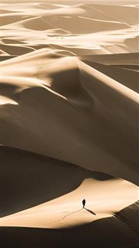 person walking in the desert wallpaper