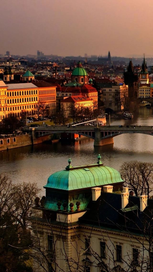 640x1136 Prague - city iPhone Wallpaper