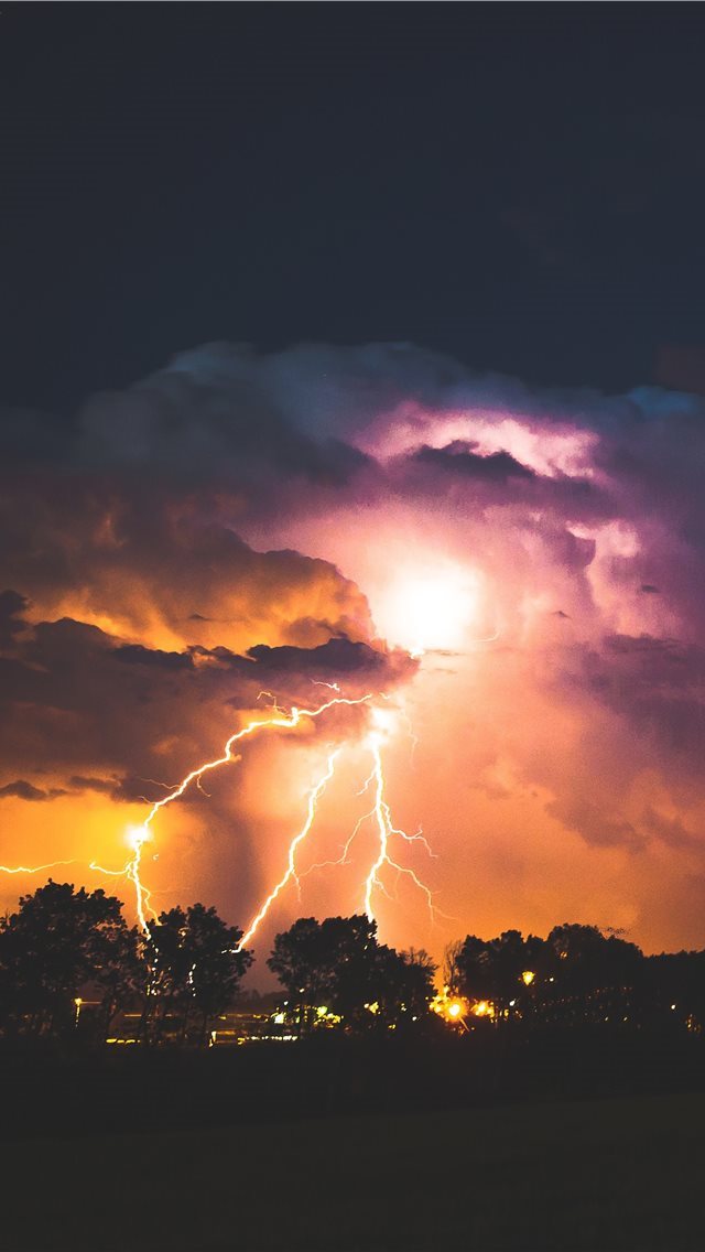 640x1136 lightning strike at night - canada iPhone Wallpaper