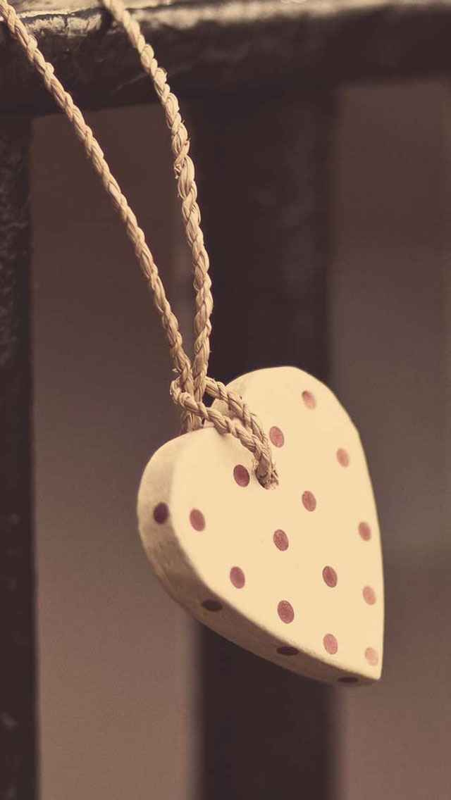 640x1136 Heart shaped ornaments - heart shaped iPhone Wallpaper
