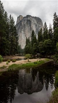 body of water near mountain at daytime wallpaper