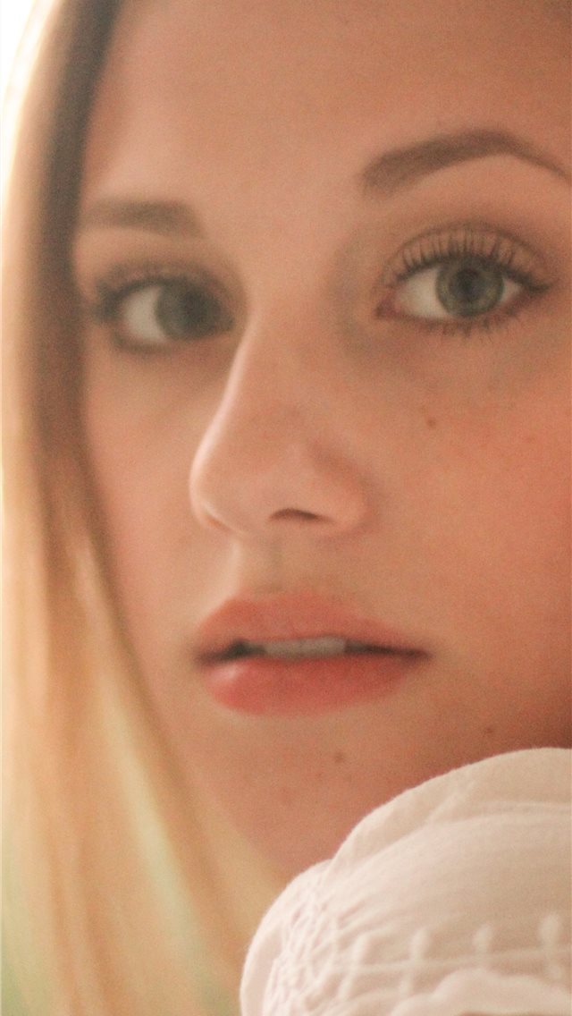 640x1136 lili reinhart 2020 5k - photoshoot iPhone Wallpaper