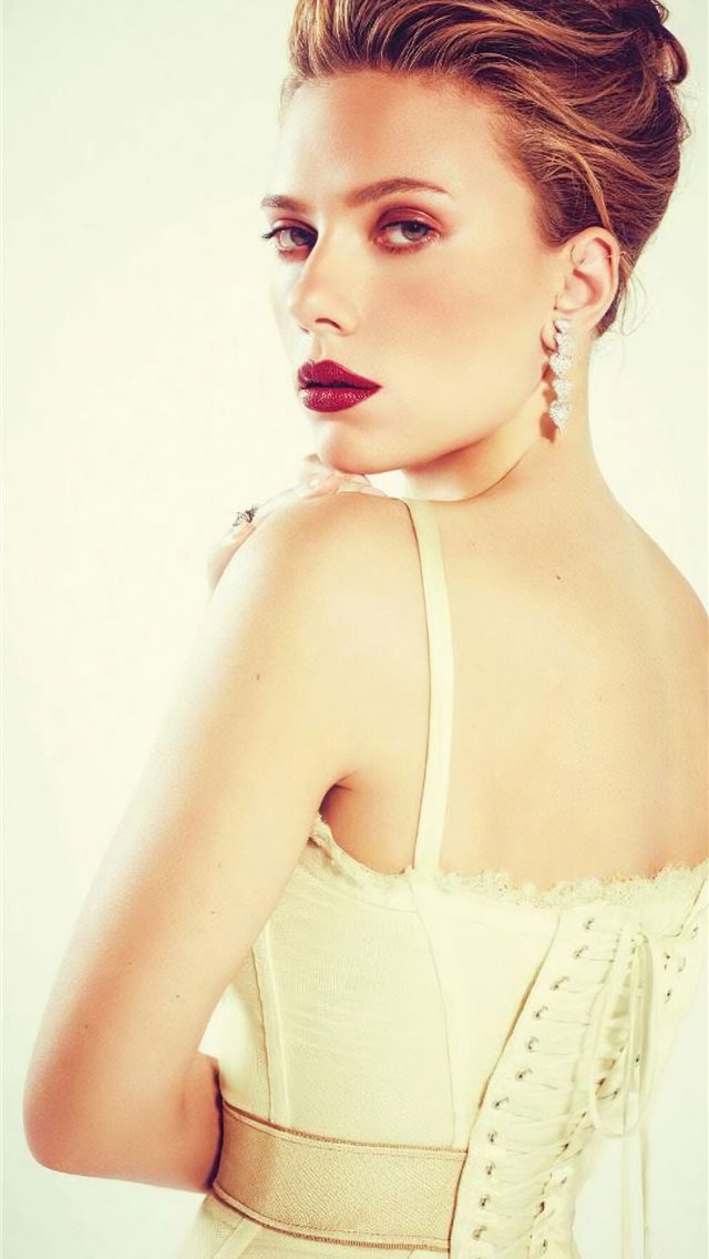 640x1136 scarlett johansson2020 -  iPhone Wallpaper