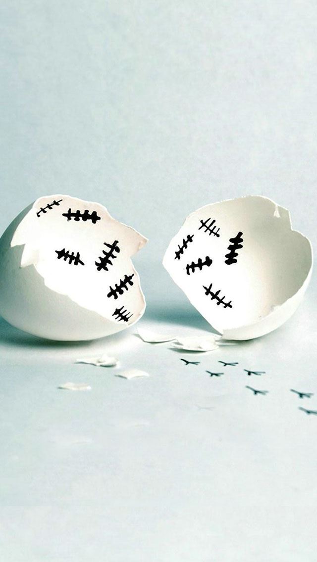 640x1136 Chick footprints -  iPhone Wallpaper