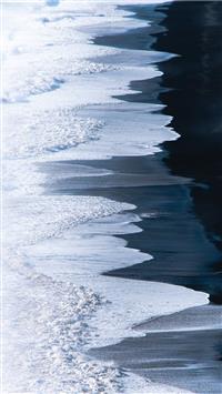 ocean waves crashing on shore during daytime wallpaper