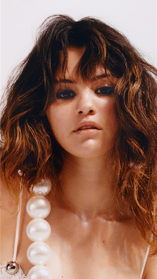 Latest Selena Gomez iPhone HD Wallpapers - iLikeWallpaper
